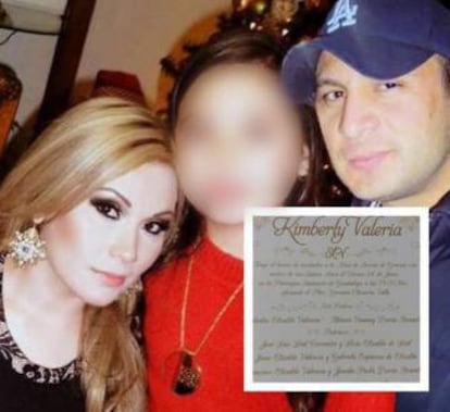 Blanca Vianey Durán Brambila con su hija y el cantante Valentín Elizalde.