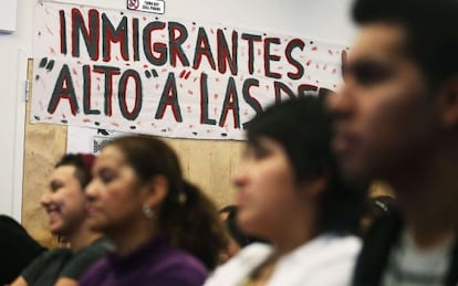 Reuni&oacute;n de inmigrantes en Nueva York durante el discurso del presidente Obama sobre la reforma. 