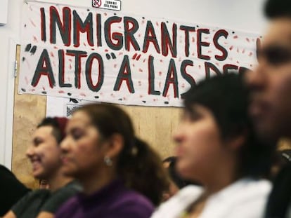 Reuni&oacute;n de inmigrantes en Nueva York durante el discurso del presidente Obama sobre la reforma. 