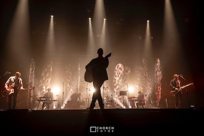 Un momento del concierto ofrecido por La Habitación Roja en el Teatre Principal de València por el 25 aniversario de la banda.