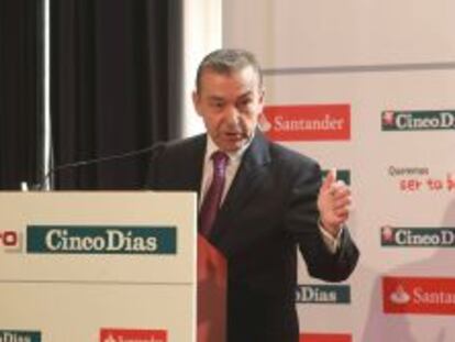 El presidente de Canarias, Paulino Rivero, en el Foro Cinco Días.