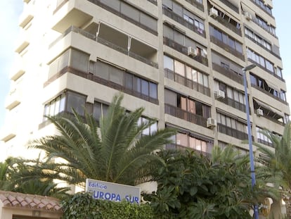 Edificio de Benidorm, desde donde se precipitó una joven el pasado jueves.