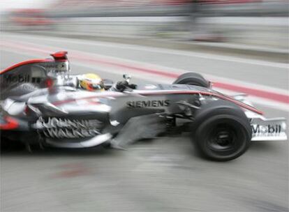 Lewis Hamilton durante los entrenamientos en Montmeló
