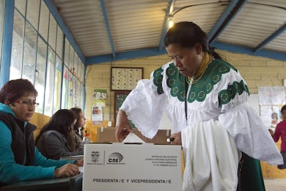 A woman votes in the 2013 general elections.