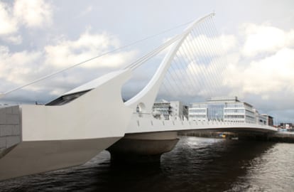 Puente del arquitecto español Santiago Calatrava en Dublín