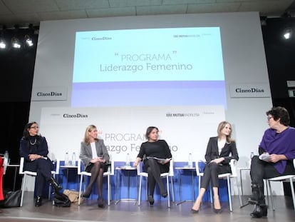 De izquierda a derecha, Ana Alonso, directora de grandes empresas y &lsquo;partners&rsquo; de Microsoft Ib&eacute;rica; Mar&iacute;a Luisa de Contes, secretaria general y de los consejos del Grupo Renault en Espa&ntilde;a; Ana Fern&aacute;ndez, socia de KMPG; Almudena Rom&aacute;n, directora general de ING Espa&ntilde;a; Inma Shara, directora de orquesta, y Montserrat Dom&iacute;nguez, directora de &lsquo;The Huffington Post&rsquo;, ayer.