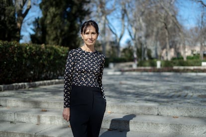 La escritora Esther Cross, en el parque de El Retiro.