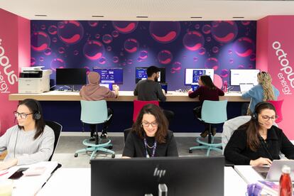 Con la iniciativa Lower Power, Octopus Energy analiza regularmente las facturas de sus clientes y les informa si están pagando más de lo necesario, ayudándoles a ajustar la potencia contratada a sus necesidades reales.