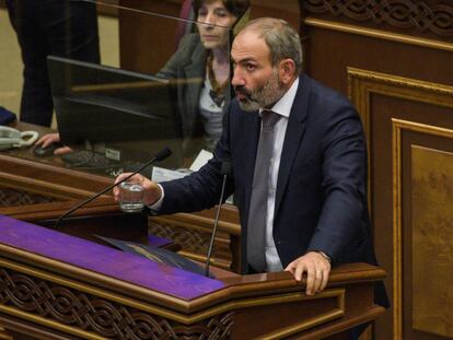 Nikol Pashinián durante la sesión del Parlamento de Armenia