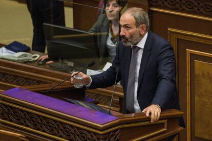 Nikol Pashinián durante la sesión del Parlamento de Armenia