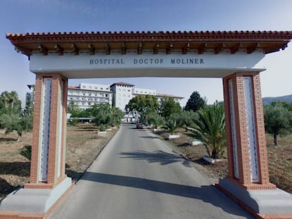 Entrada al Hospital Doctor Moliner de Serra, Valencia.