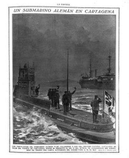 La tripulaci&oacute;n del submarino alem&aacute;n U-35, en Cartagena, saluda a marineros del Catalunya