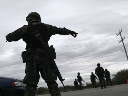 Un soldado en un retén en Tamaulipas