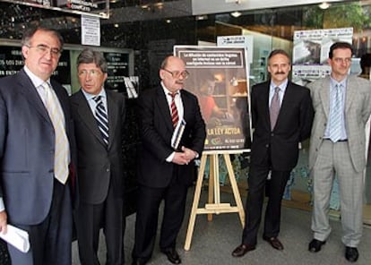 De izquierda a derecha, Pedro Pérez, Enrique Cerezo, Manuel Pérez Estremera, Jordi Molis y José Manuel Tourné, director general de la FAP.