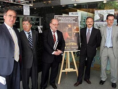 De izquierda a derecha, Pedro Pérez, Enrique Cerezo, Manuel Pérez Estremera, Jordi Molis y José Manuel Tourné, director general de la FAP.