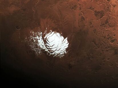 Imagem do pólo sul marciano tomada pela sonda 'Mars Express' em 2015.