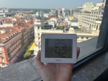 Temperaturas en Corte Inglés de Callao, Madrid, este martes durante la ola de calor.