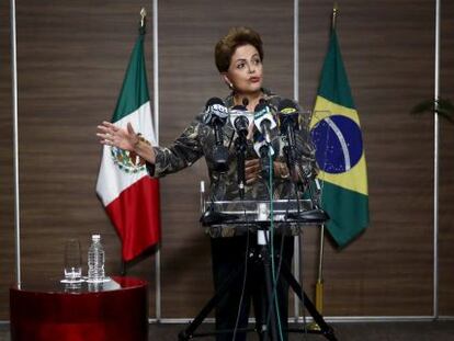 Dilma Rousseff fala à imprensa na Cidade do México.