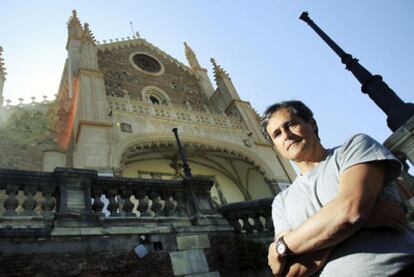 El arquitecto Francisco Jurado, delante de la iglesia de San Jerónimo El Real.