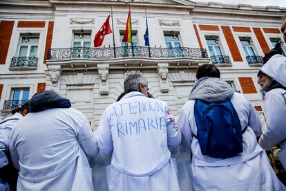 Médicos de Familia y Pediatras de la Comunidad de Madrid se manifiestan en la Puerta del Sol.