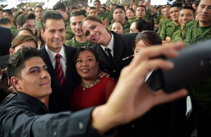 Peña Nieto, en un acto con militares el pasado mes de marzo.