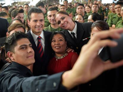 Peña Nieto, en un acto con militares el pasado mes de marzo.