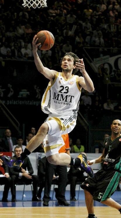 Llull entra a canasta ante la presencia de Mcintyre