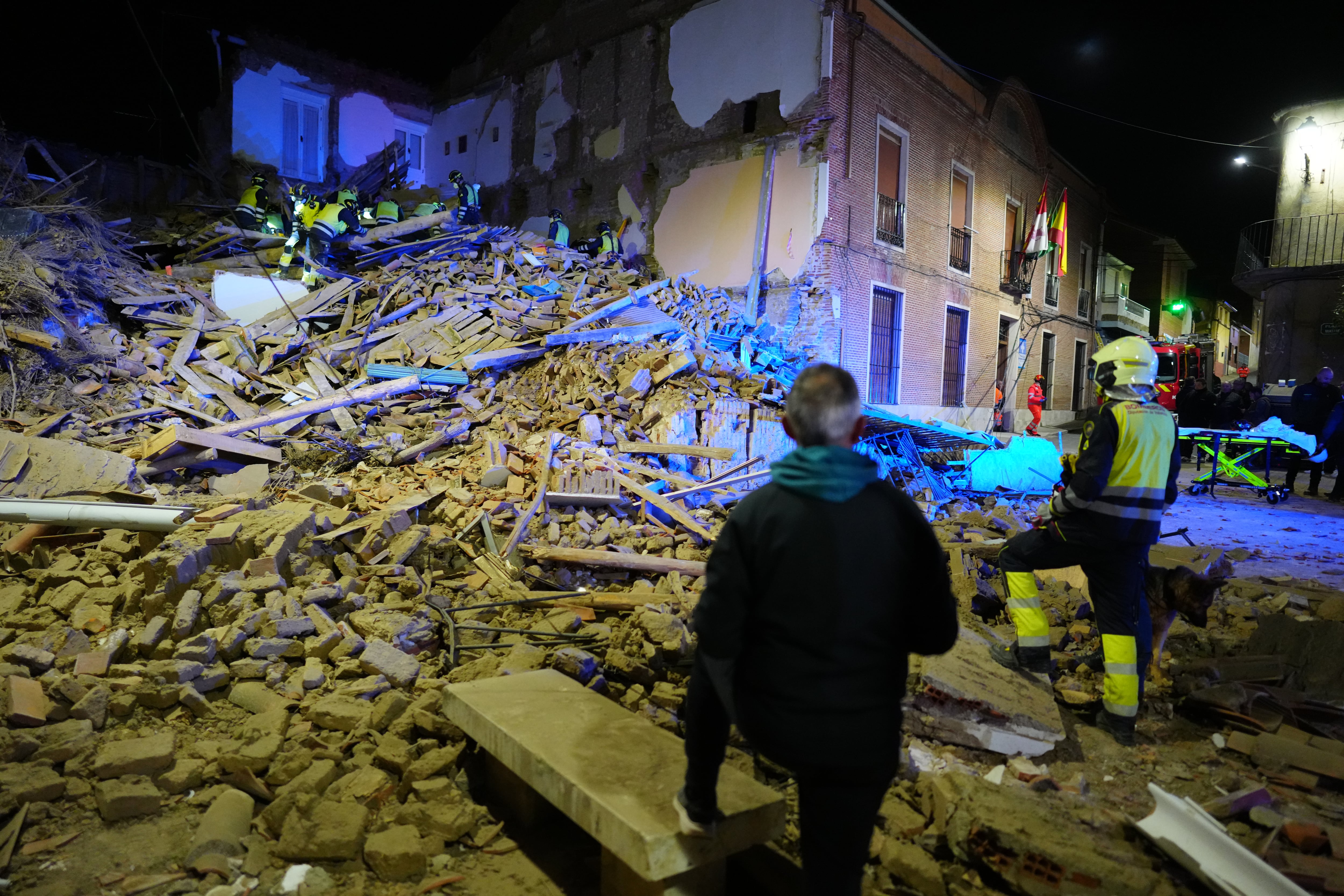 Crollo improvviso a Siete Iglesias: latinoamericani bloccati in pannelli solari.