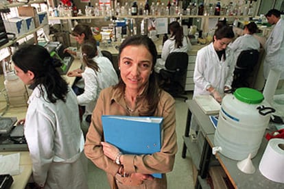 Carmen Vela, directora de Ingenasa, en el laboratorio de la empresa.