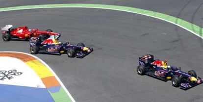 Sebastian Vettel encabeza la carrera de Valencia por delante de Mark Webber y  Fernando Alonso.