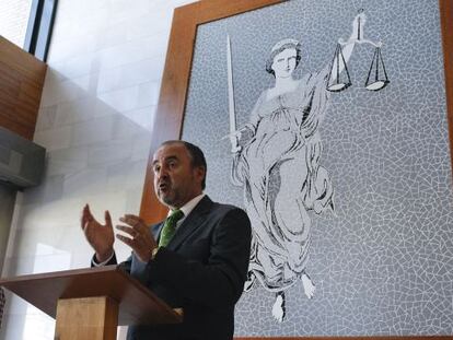 El consejero de Justicia, Jorge Cabré, ayer en la Ciudad de la Justicia de Castellón. 