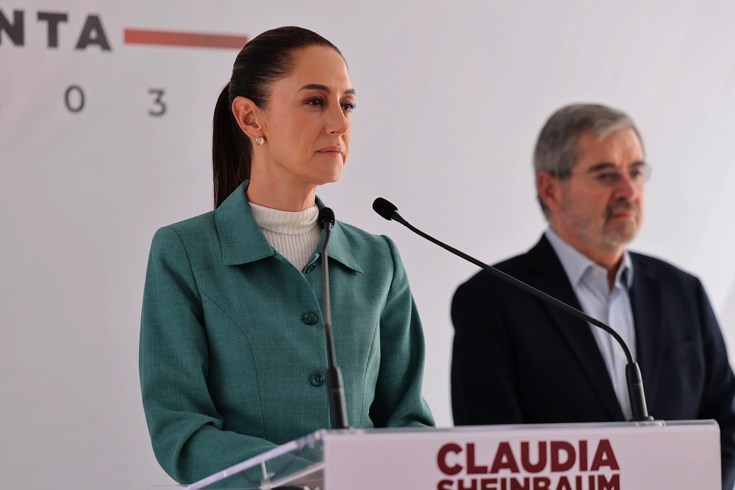 Claudia Sheinbaum y Juan Ramón de la Fuente en la conferencia de prensa de este lunes en la que habló sobre seguridad.