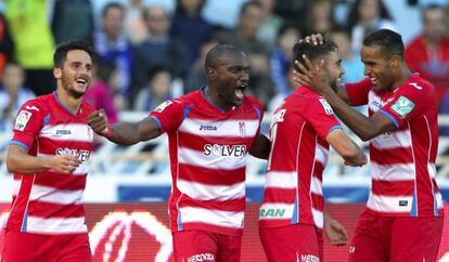 Robert Ibañez celebra el segundo gol ante la Real Sociedad