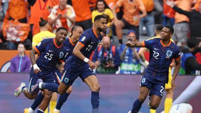 Los jugadores de Países Bajos celebran el triunfo.