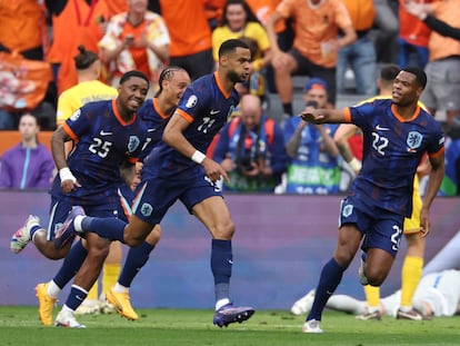 Los jugadores de Países Bajos celebran el triunfo.