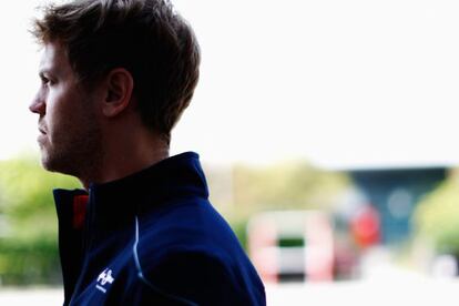 Vettel, en el paddock de Shanghai. 