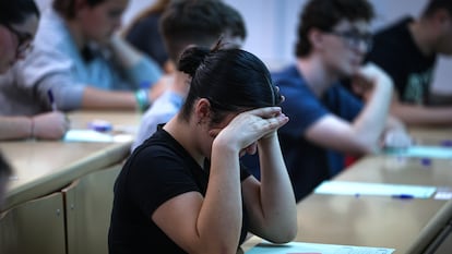 Pruebas de Selectividad el 3 de junio de 2025 en la Facultad de Medicina de Sevilla.
