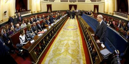 El ministro José Ignacio Wert rodeado de consejeros el pasado octubre.