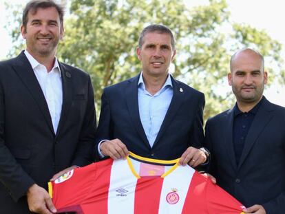 En la fotografía, de derecha a izquierda: Ferran Soriano, CEO del City Football Group; el presidente del Girona FC, Delfí Geli y Ferran Soriano, CEO del City Football Group y Pere Guardiola, propietario y Director Ejecutivo del Girona Football Group.