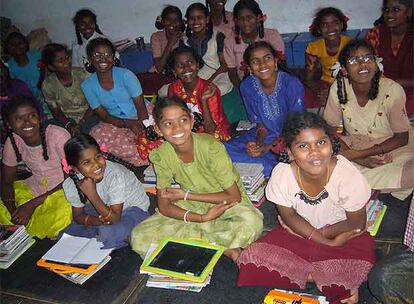 Niños apadrinados por la Fundación Vicente Ferrer en la zona de Anantapur (India).