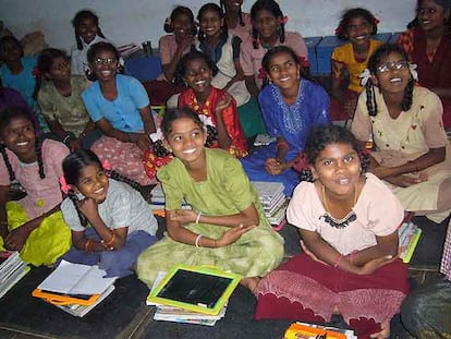 Niños apadrinados por la Fundación Vicente Ferrer en la zona de Anantapur (India).