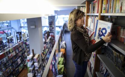 Encarni Flores, propietaria de la librería El Bosque.
