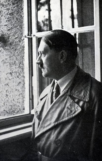 Adolf Hitler en la prisión de Landsberg, en 1923, donde escribió parte de 'Mein Kampf'