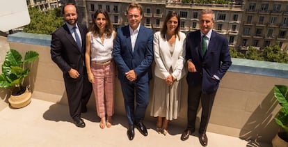 Raul Rodríguez, director de Sabadell Venture Capital; Ana Segurado, responsable de venture capital de Alantra; Josep Sanfeliu y Clara Campàs, fundadores de Asabys; y Santiago Eguidazu, presidente de Alantra.