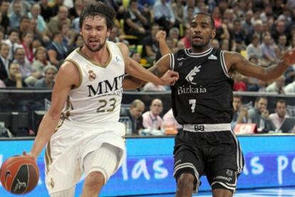 Llull entra a canasta ante la presencia de Jackson.