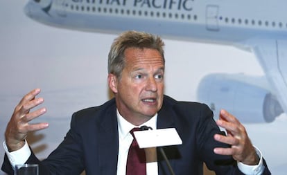 El consejero delegado de Cathay Pacific, Rupert Hogg, en una rueda de prensa el pasado 8 de agosto.  