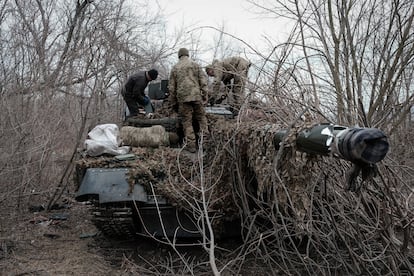 Militares ucranianos en Toretsk-Kostyantynivka, en la región de Donetsk, el 11 de marzo.