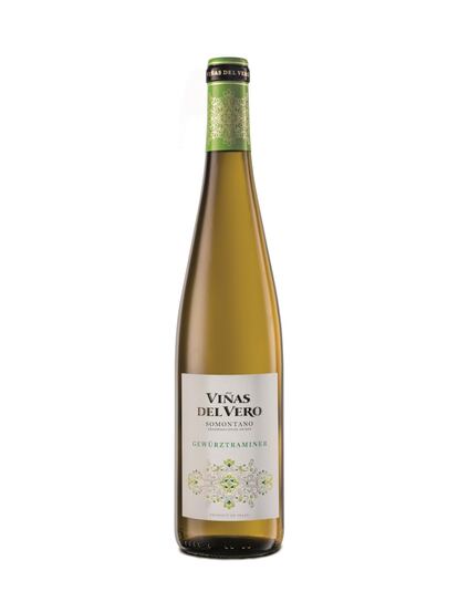 Un blanco de primavera. Viñas del Vero Gewürztraminer se elabora con las uvas del pago El Enebro, una variedad que ha encontrado en el Somontano su habitar natural. El vino fue embotellado la tercera semana de diciembre, por lo que rebosa de juventud y frescura.Presenta destellos verdosos sobre un fondo amarillo pálido brillante. Su paleta aromática es amplia con una gama floral que recuerda a los pétalos de flores de tocador y la fruta exótica oriental. En boca es sedoso y envolvente. Precio: 11,50 euros.