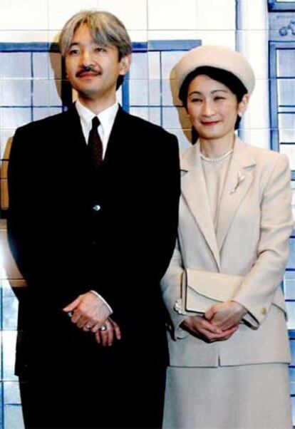 El príncipe Akishino y la princesa Kiko, en una foto de archivo tomada en abril de 2005.