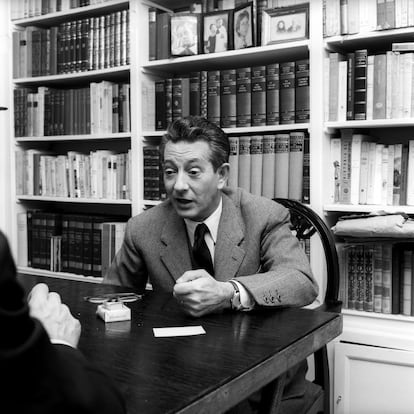 El escritor Dionisio Ridruejo el año 1962, cuando ya era un referente de la oposición antifranquista. SERGIO DEL GRANDE (Mondadori / Getty Images)